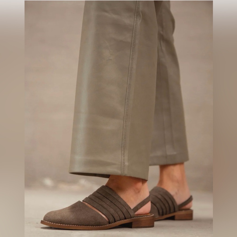Gray Suede Slingback Flats Closed Toe Fisherman Style Leather Size 6